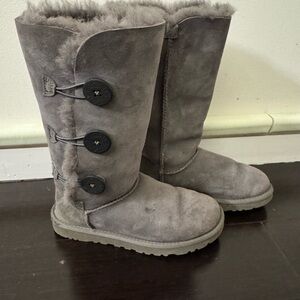 Ugg Bialey Button Triplet Boots Womens Style : 1873 SIZE 6 Gray